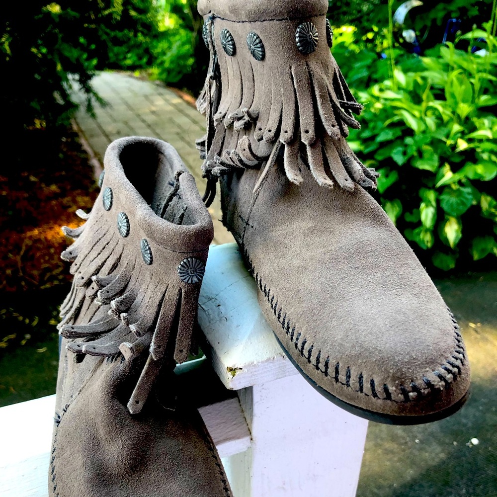 NEW Minnetonka Double Fringe side zip ankle boots!